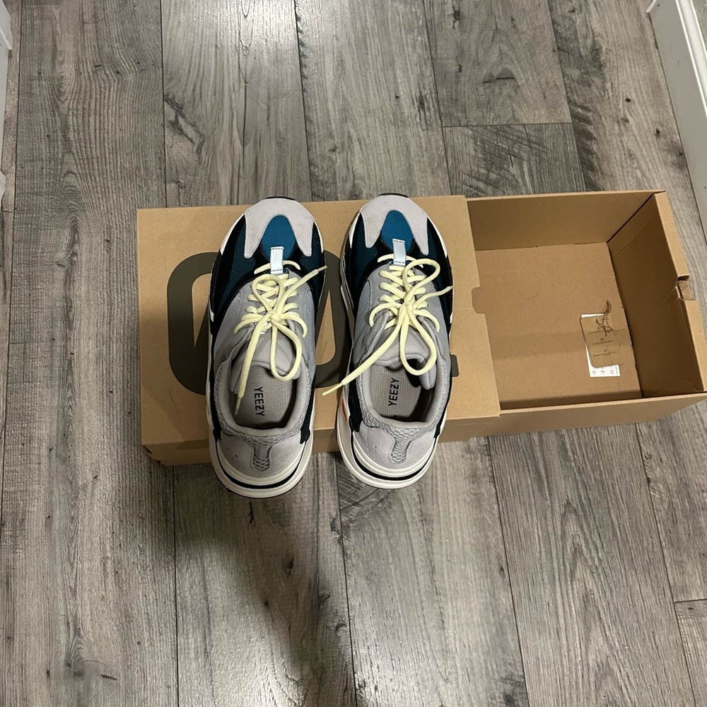 Yeezy Boost 700 Wave Runner - Picture 4 of 5